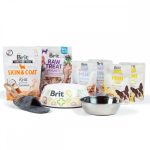 Подарунковий бокс Brit Care Dog Small Breed Gift box Новорічний для собак малих порід з вологим кормом та ласощами 1 кг - Зображення 2