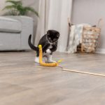 Іграшка Trixie для котів Паличка з плюшевою стрічкою 40 см - Зображення 2
