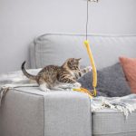 Іграшка Trixie для котів Паличка з плюшевою стрічкою 40 см - Зображення 4